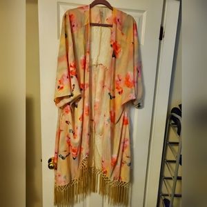 Melissa McCarthy pink and Lace kimono